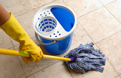 Limpar e desinfetar pisos