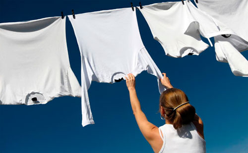 Lavar, alvejar e desinfetar roupas brancas